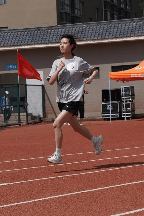 九游娱乐网站-勇者无惧，奋力前行竞技场上拼搏的身影