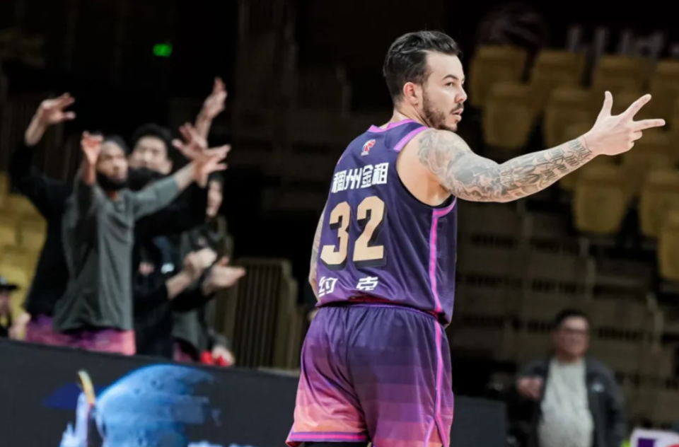 九游体育平台-勇士险胜上海队，赵继伟状态火热
