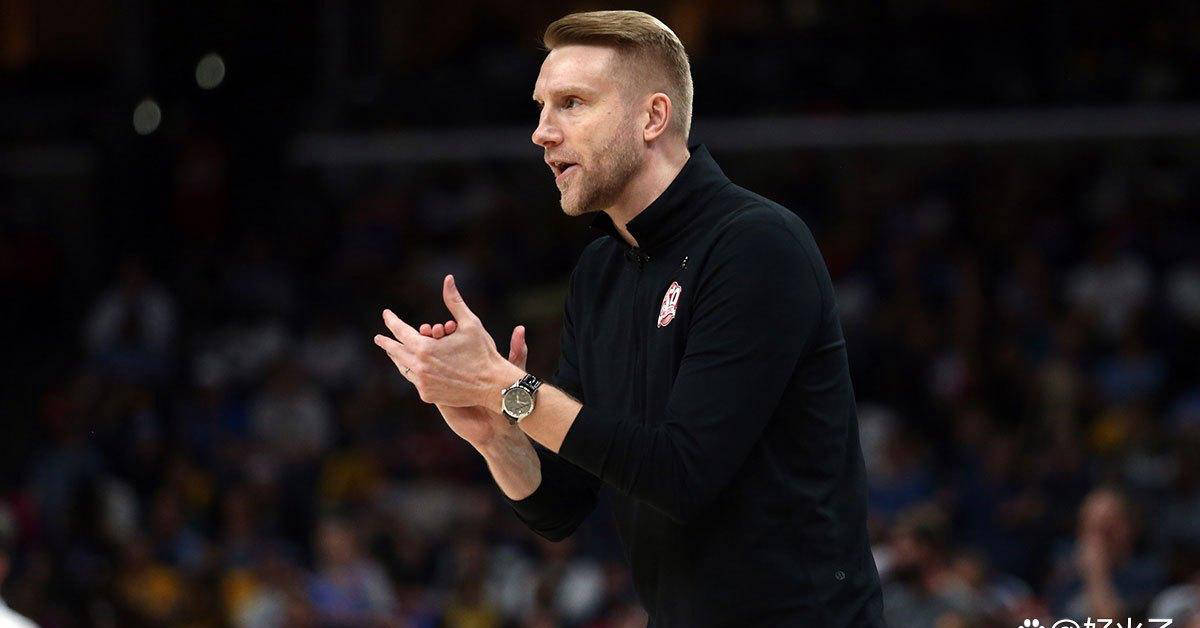 9you娱乐-灰熊主教练强调团队精神至关重要